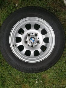 Originál ALU kola BMW 15, s letní pneu 195/65/R15 - 2