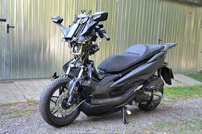 Honda Forza 125, 419km, nové v ČR, havarované - 2