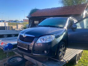 Fabia II combi 1.4 16V díly šedá metal 9153 - 2