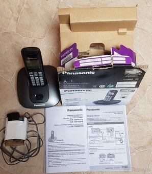 Digitální bezdrátový telefon Panasonic KX-TG6411FX - 2