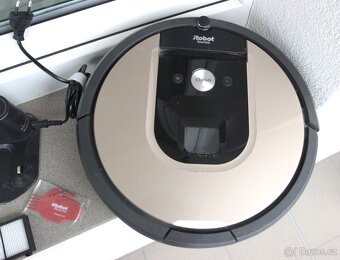 Robotický vysavač iRobot, r. 2019, typ Roomba 966 - 2