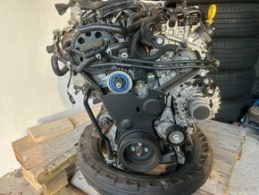 Motor CRL 2.0tdi 110kw. 70tkm. - 2