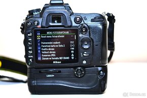 Nikon D7000 + Battery Grip - 2