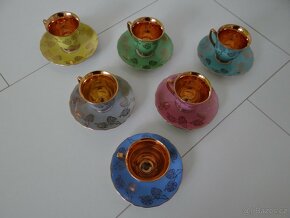 6 barevných retro porcelánových šálků s podšálky Brusel - 2