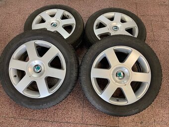 Originalní ALU kola Škoda 5x112 r16 zimní pneu 6mm - 2