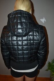 Černá prošívaná zimní bunda Adidas - 2