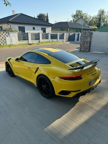 Porsche 911 turbo s - 2