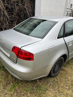 Audi A4 b7 víko kufru LY7W - 2