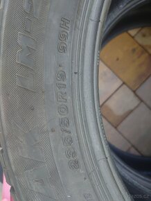 2 ks zimní pneu Bridgestone 235/50/19, 7mm - 2