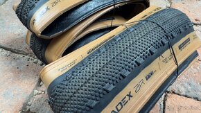 Dva pláště Cadex AR Tubeless - 40-622 - 2