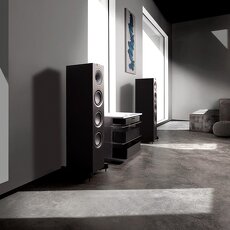 Anglické sloupové reprosoustavy KEF Q550, EISA - 2