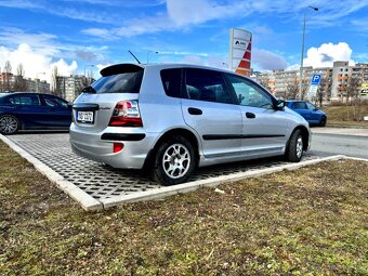 Honda Civic 2004, 1.4 benzín, 66 kW - 2