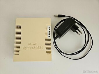 Router Mikrotik RouterBoard 951G-2HnD - 2