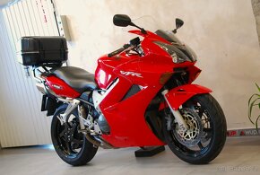 Honda VFR 800 - hezký stav, žádné úpravy - 2