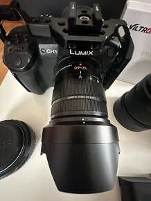 Panasonic Lumix GH5 + klec + 3x objektiv - 2