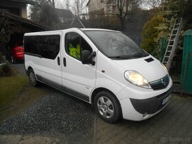 opel vivaro  lonc 2,0 81kw  9 mist .super stav - 2