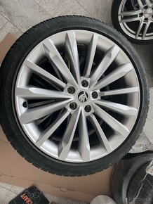 Škoda Superb zimní komplety 235/40/R19 - 2