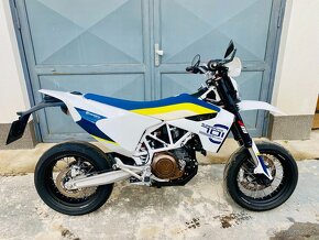 Husqvarna 701 Supermoto, 31 kW, možnost splátek a protiúčtu - 2