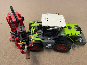 LEGO Technic 42054 traktor Class Xerion 500 - 2