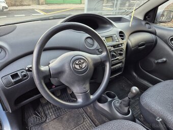 Toyota Yaris vč. zímních pneu, najeto 80 tis. km, rv 2004 - 2