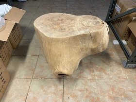 Masivní dřevěný stolek, špalek - 2