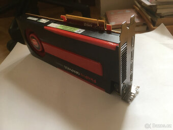 AMD FirerPro W8000 - 2