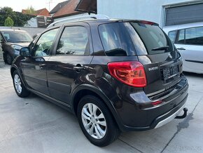 SUZUKI SX4 1,6i 88KW 1.MAJITEL 35000KM NAVIG.TAŽNÉ VYHŘ.SED. - 2