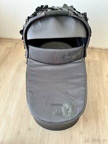 Cybex Priam 2021 simply flowers grey - hluboká korba - 2