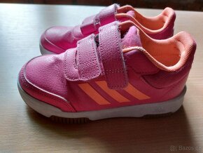 Dívčí sálové boty Adidas, vel. 30 - 2