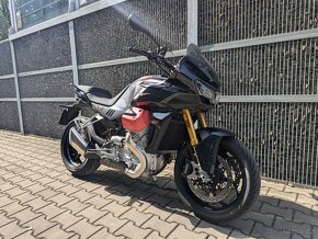 Moto Guzzi V100 Mandello S s bočními kufry - 2