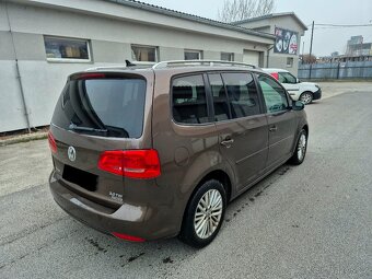 Volkswagen Touran 2.0 TDI Comfortline DSG 7 miestne - 2