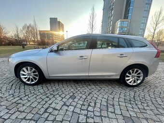 VOLVO V60 2.0D4 120KW 5VÁLCE SUMMUM-KUŽE-NAVI-VIRTUÁ - 2