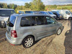 Volkswagen Touran 2.0 TDi DSG navigace - 2