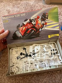 Plastovy model Yamaha YZR 500 ke slepeni - 2