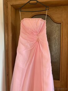 Světle růžové dlouhé plesové šaty - 2