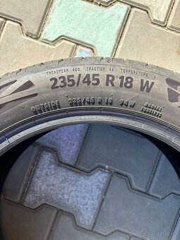 Continental EcoContact 6 235/45 R18 - 2