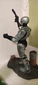 Figurka Robocop battle damaged  mcfarlane + dvě knihy - 2