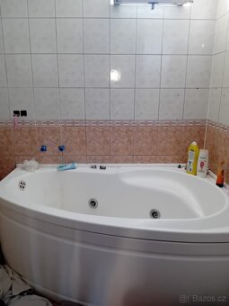 Akrylátová vana s tryskami - 2