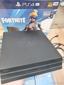 Playstation 4 PRO 1TB + 2 ovladače + 3 hry - 2