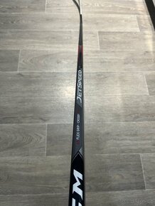 Hokejka CCM Jetspeed 440 flex 65 R 29, práva - nová - 2