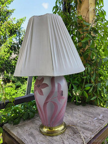 Lampa se stínidlem - 2