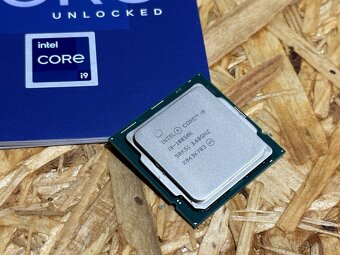 Intel Core i9-10850K ( 3,6GHz -> 5,2GHz ) - 2