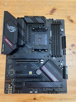 ASUS ROG STRIX B550-F GAMING WIFI II Socket AM4,Funkční,Záru - 2