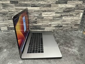 CTO MacBook Pro 15" 2017 i7 / 16GB / 500GB / Pro 560 - 2