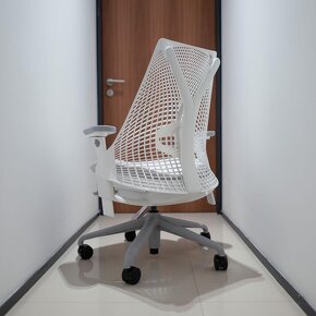 Kancelářská židle Herman Miller Sayl PC 23 000,- ZÁNOVNÍ - 2