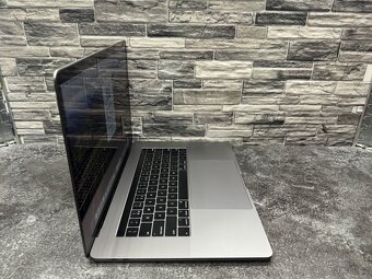 MacBook Pro 15 2019 i7 / 16GB / 256GB / Pro 555x - 2