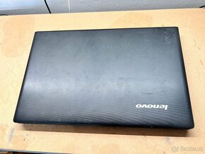 Predám pokazený notebook na náhradné diely zn.Lenovo G700 - 2