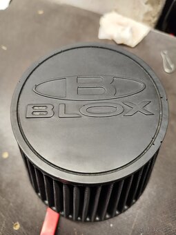 Vzduchový filtr Blox + příruba na Lancer Evo 7-9 - 2