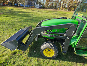 Malotraktor John Deere 2520 HST s čelním nakladačem - 2