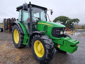 Traktor John Deere 5090M - 2